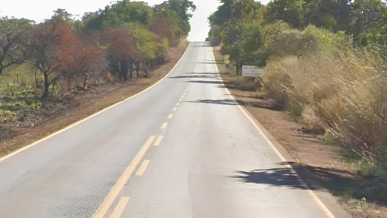 Criança de 5 anos é encontrada caminhando sozinha às margens de rodovia em MG; mãe disse que ele fugiu depois de 'correção'