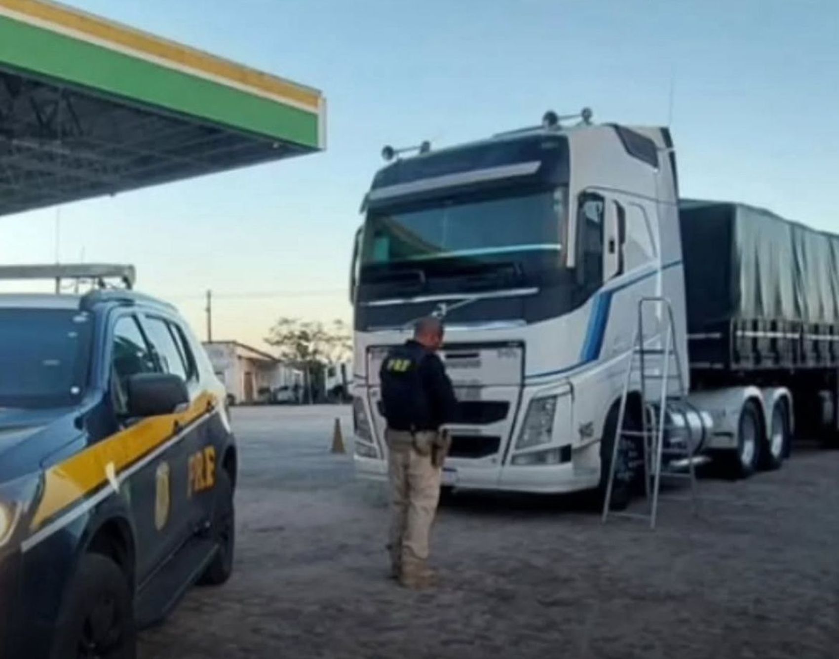 Caminhoneiro é encontrado morto em posto de combustíveis em Malhada dos Bois
