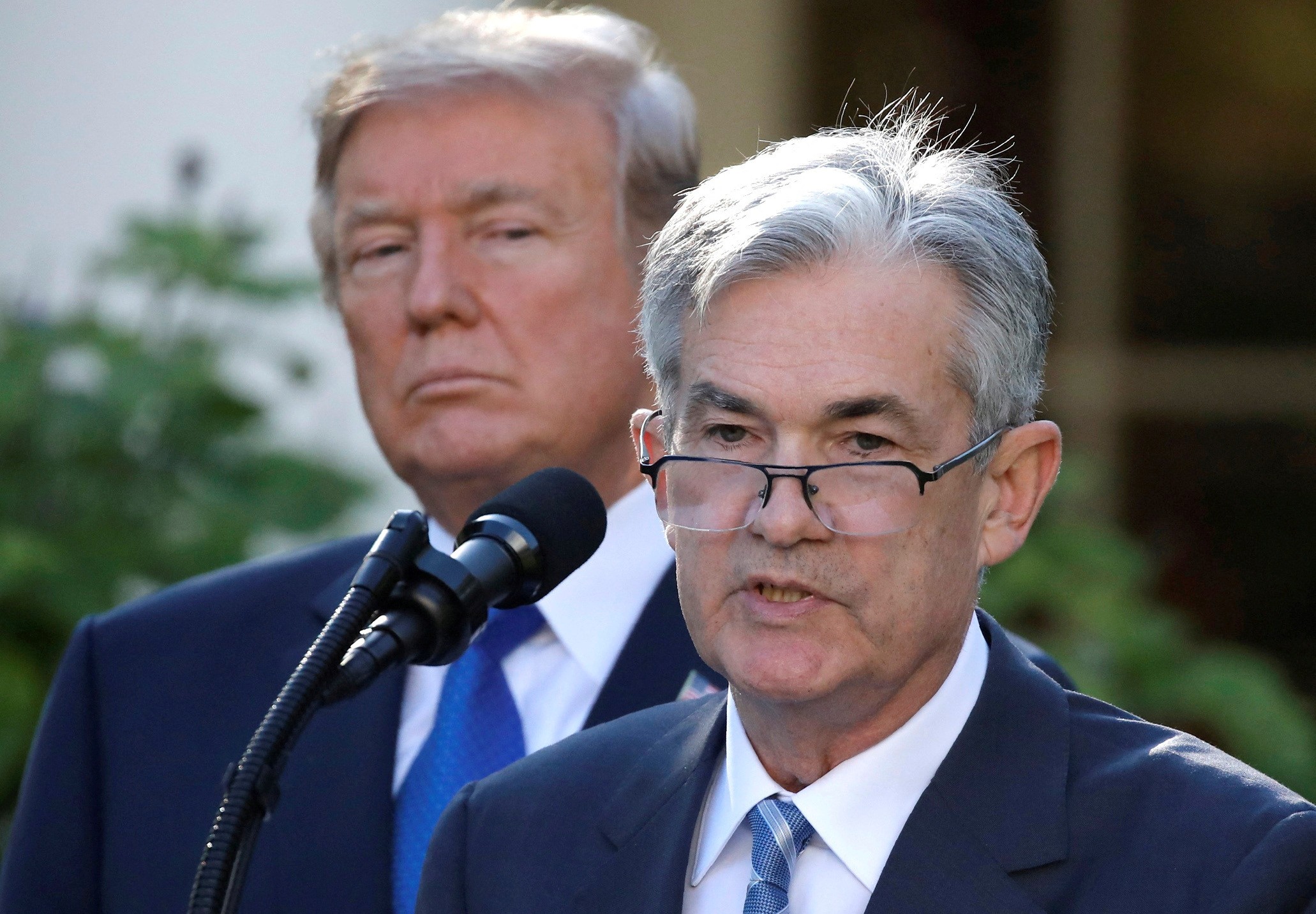 Trump chama Powell de 'burro' e 'teimoso', e chefe do Fed reafirma que corte nos juros pode esperar