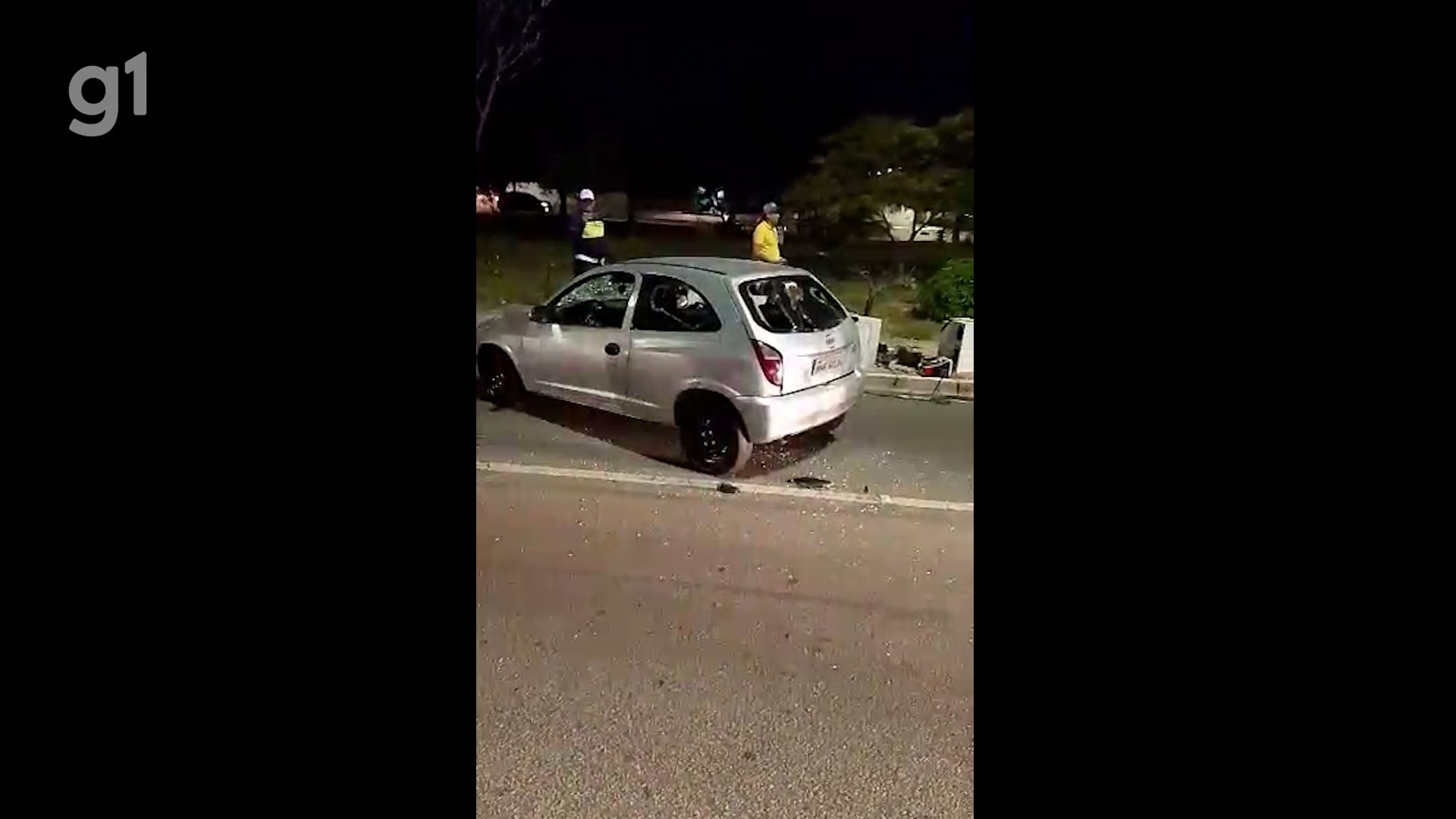Mãe destrói próprio carro após filho de 18 anos ser abordado em blitz de trânsito em Petrolina