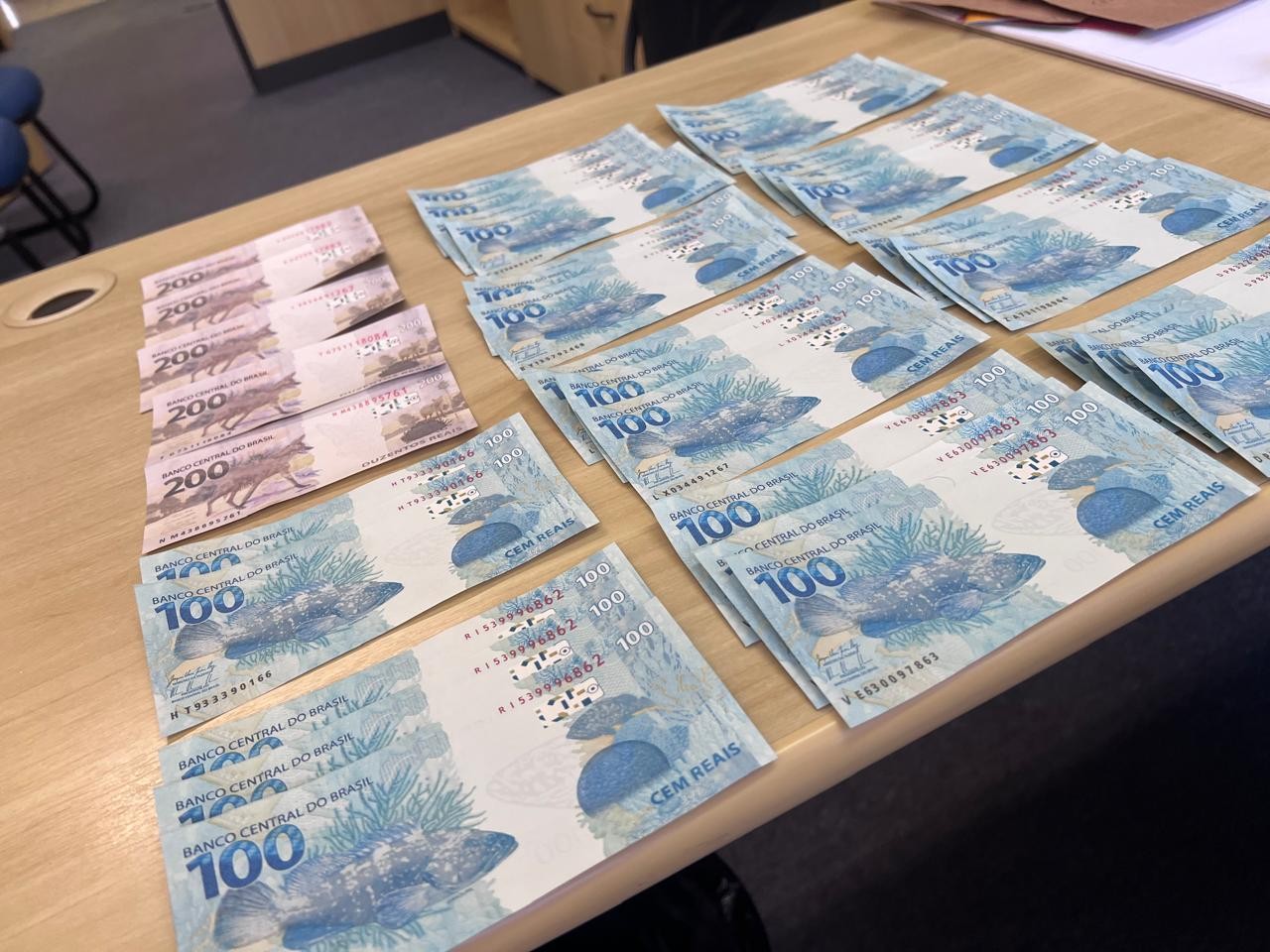 Polícia Federal rastreia encomenda de dinheiro falso e prende homem em flagrante no PR
