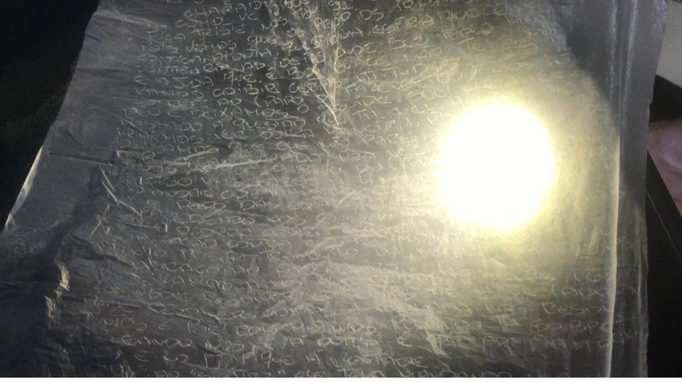 Detento escreveu ordens para comércio de armas, tráficos de drogas e homicídios em sacos plásticos. — Foto: Foto: Emerson Medeiros/Inter TV Cabugi