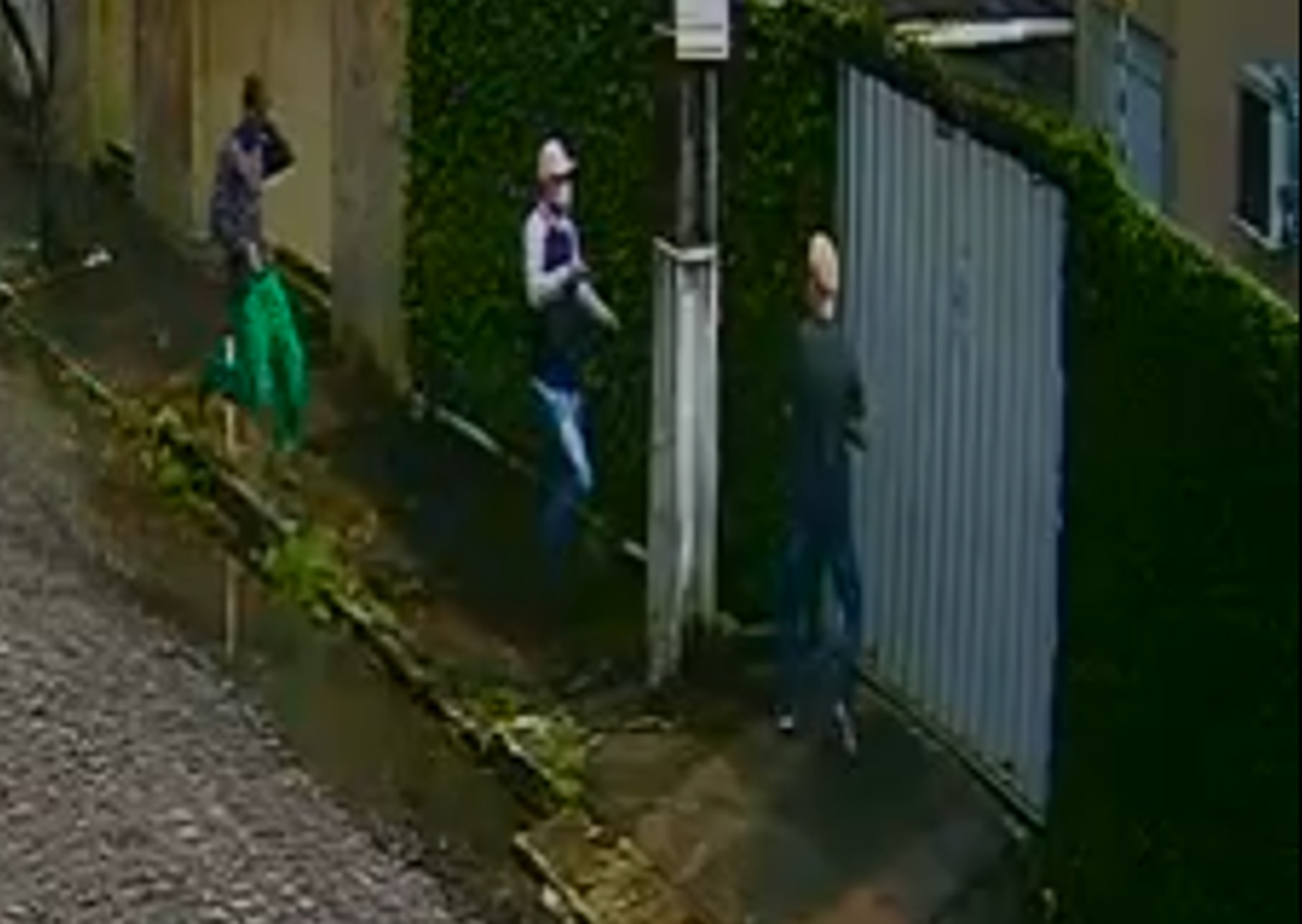 Policial penal da Paraíba é assaltado no Recife e tem arma e carro roubados por criminosos; VÍDEO