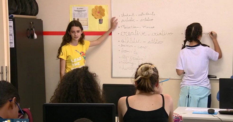 Mini teacher': menina de 11 anos dá aulas de inglês gratuitas para crianças  carentes em Franca, SP - Tribuna de Ituverava