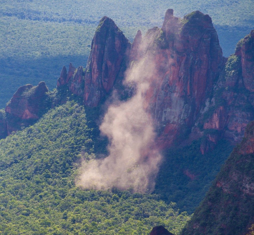 Fotógrafo mato-grossense mostra desmoronamento em um dos paredões de Chapada dos Guimarães — Foto: Luzo Reis