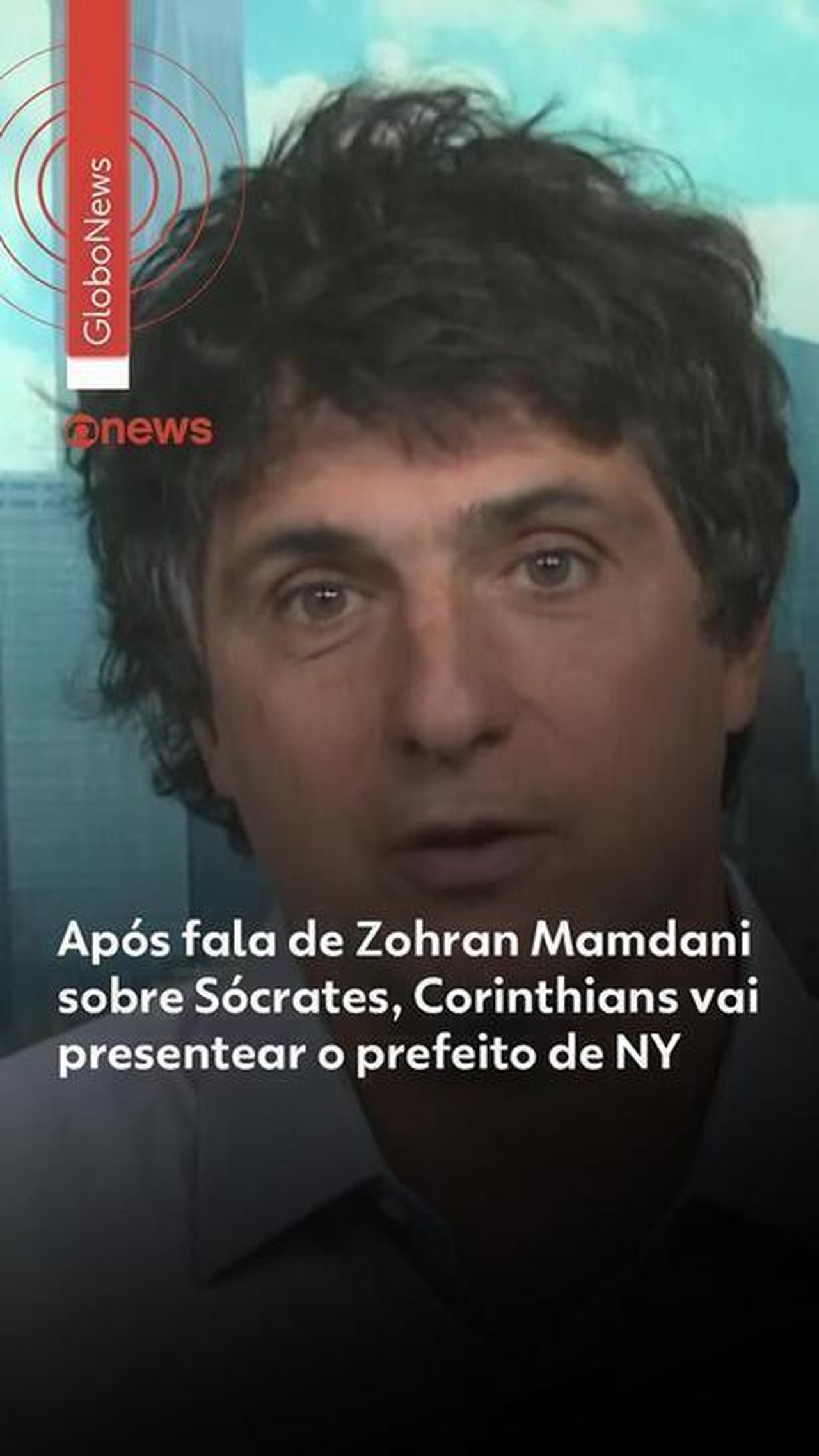 Prefeito de Nova York, Zohran Mamdani, recebe camisas do Corinthians após falas sobre a Democracia Corinthiana e Sócrates