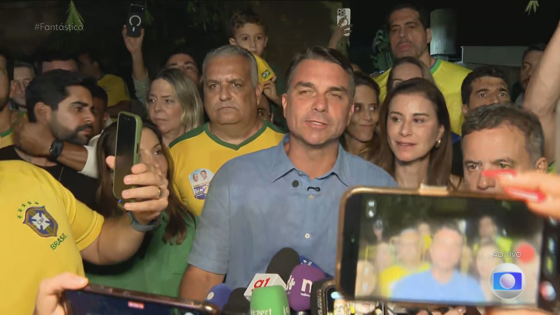 Flávio diz estar 'muito feliz' com resultado do primeiro turno: 'O Brasil quer mudança' 