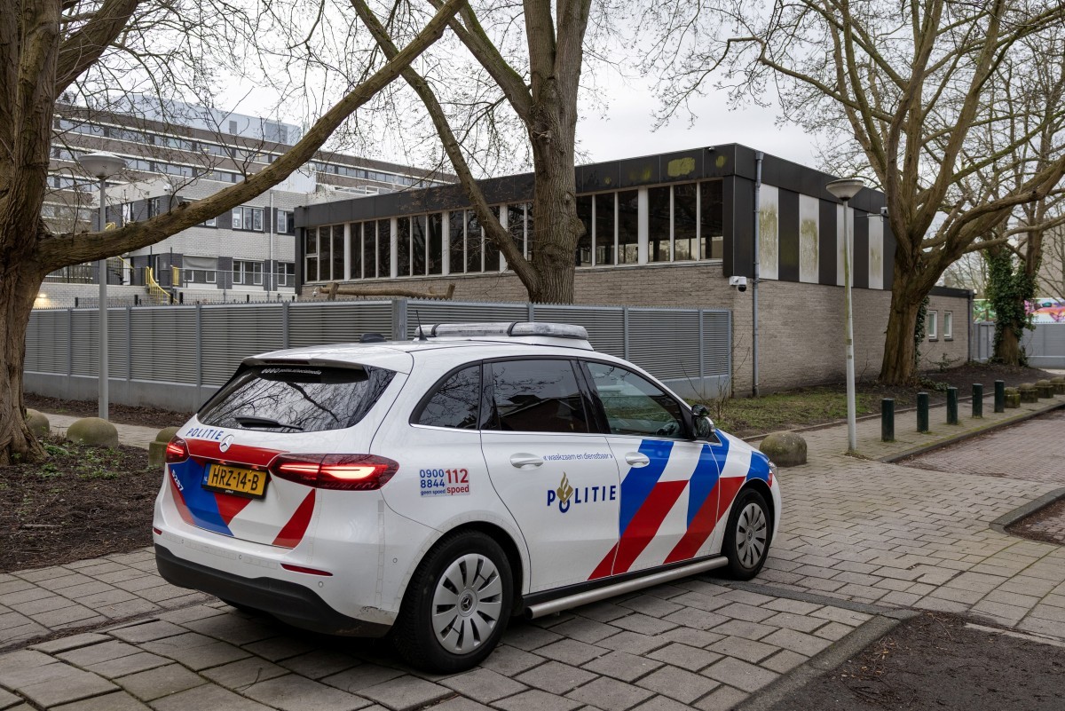 https://g1.globo.com/mundo/noticia/2026/03/14/escola-judaica-e-alvo-de-explosao-em-amsterda.ghtml