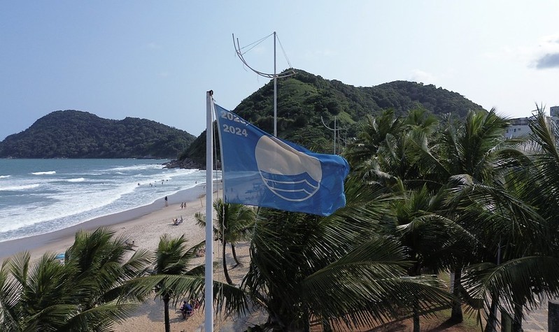 Praia do Tombo ganha selo Bandeira Azul pelo 15º ano consecutivo e é a mais certificada da América do Sul 