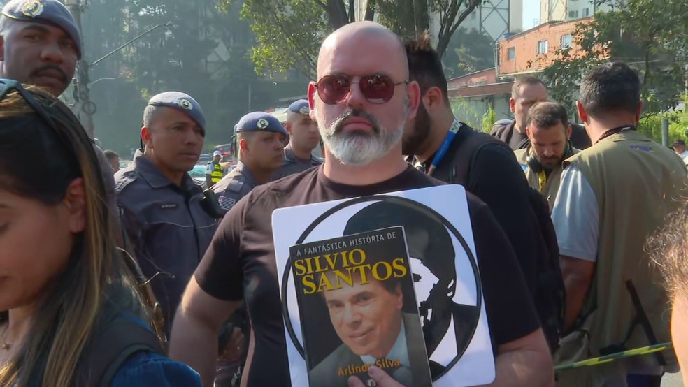 F Paulo Srgio foi para Cemitrio Israelita do Butant para prestar homenagem ao Silvio Santos  Foto: TV Globo