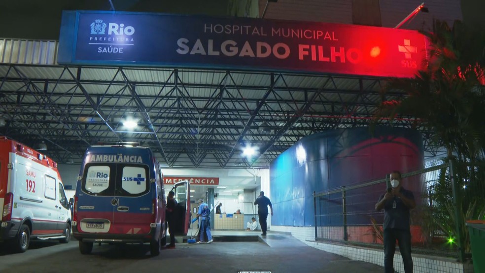 Policial foi internada no Hospital Salgado Filho, onde passou por cirurgia — Foto: Reprodução/ TV Globo
