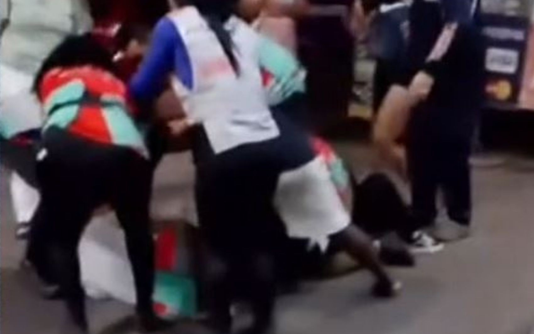 VÍDEO: DJ agride frentista grávida após funcionária pedir que ela retirasse carro estacionado em posto