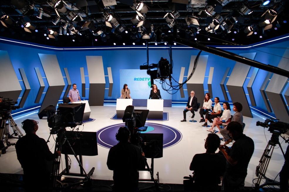 Guilherme Boulos (PSOL) participa de debate na RedeTV! com ausência de Ricardo Nunes (MDB). — Foto: Divulgação/RedeTV!