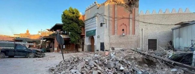 Antiga mesquita na histórica cidade de Marrakech foi bastante danificada por terremoto — Foto: REUTERS