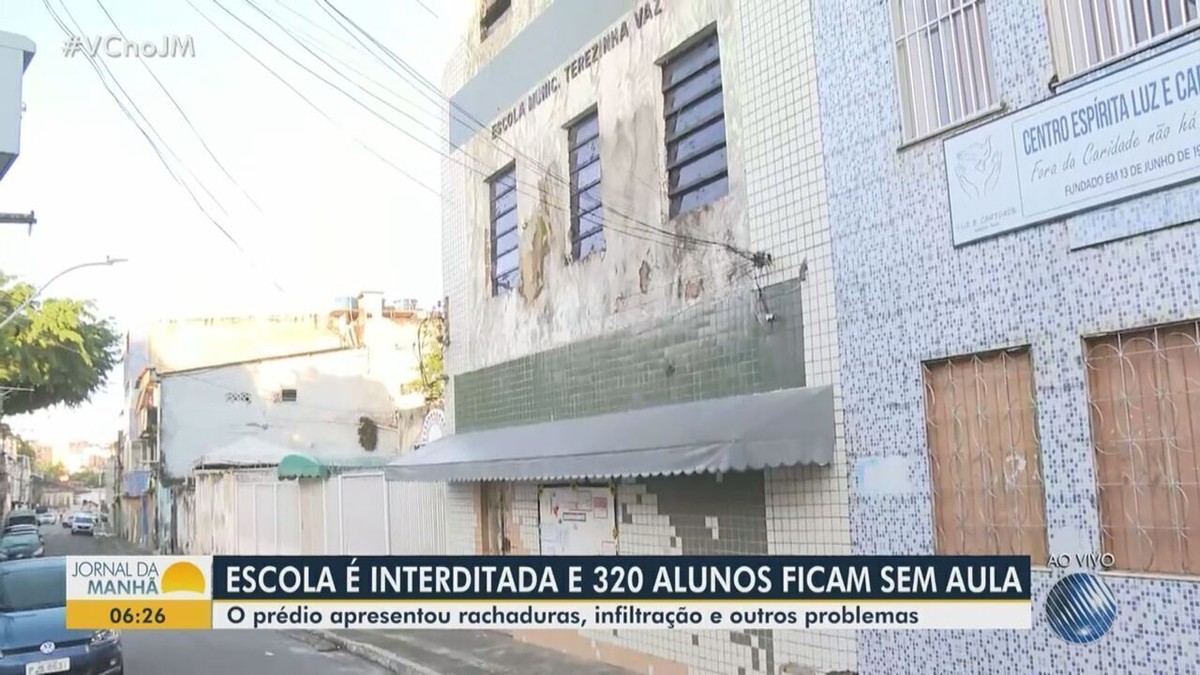 Mais de 300 crianças ficam sem aulas após escola municipal de Salvador ser interditada por causa de problemas de estrutura