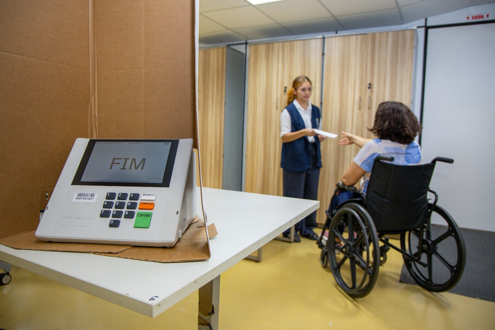 Eleitores com deficiência ou mobilidade reduzida podem solicitar transporte gratuito para Eleições 2026 no AM; veja como funciona