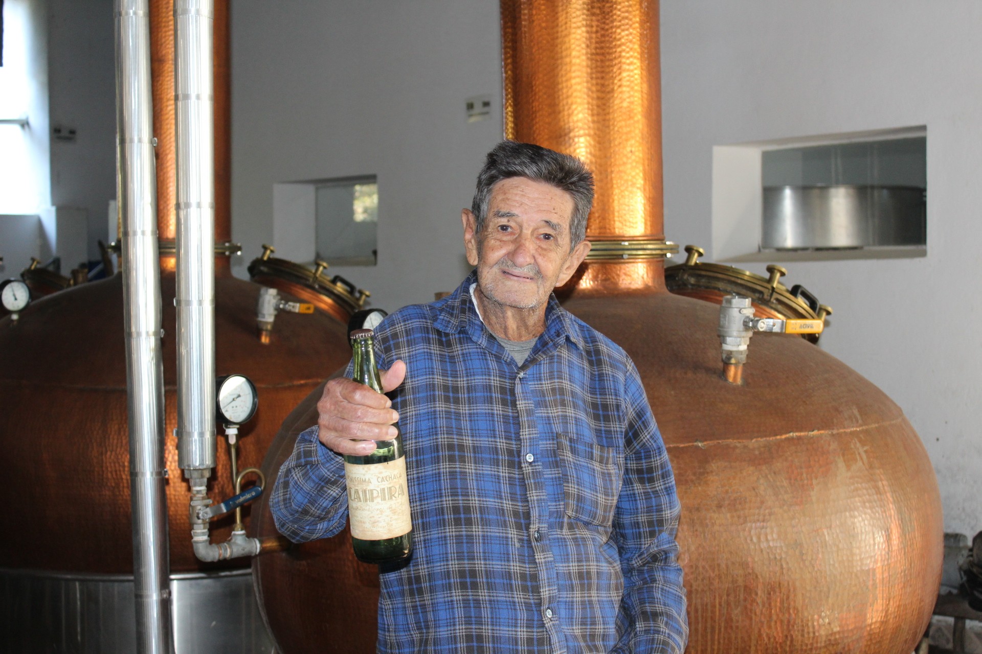 'Sabores, Sons e Memórias': conheça a Cachaça do Mudo e uma tradição de quatro gerações