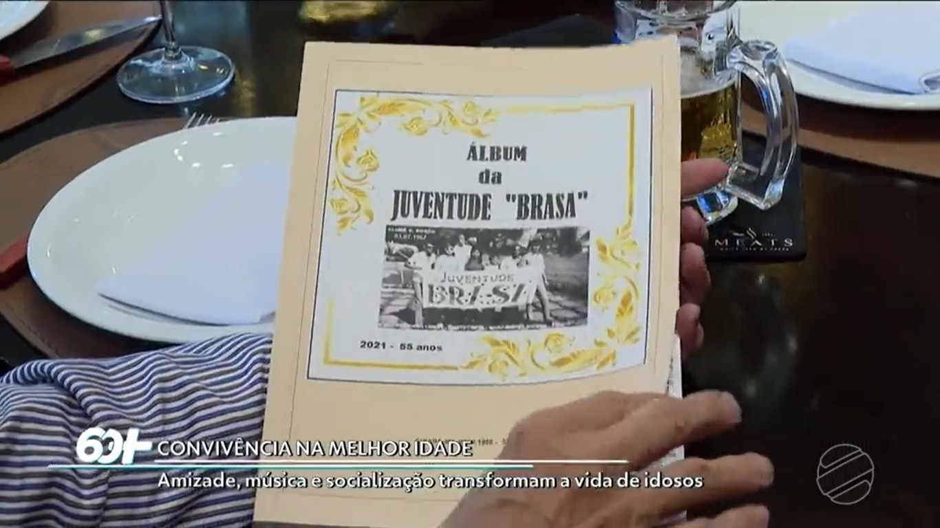 Amizade na terceira idade: grupo de idosos em MT se reúne há 60 anos e escrevem álbum de memórias