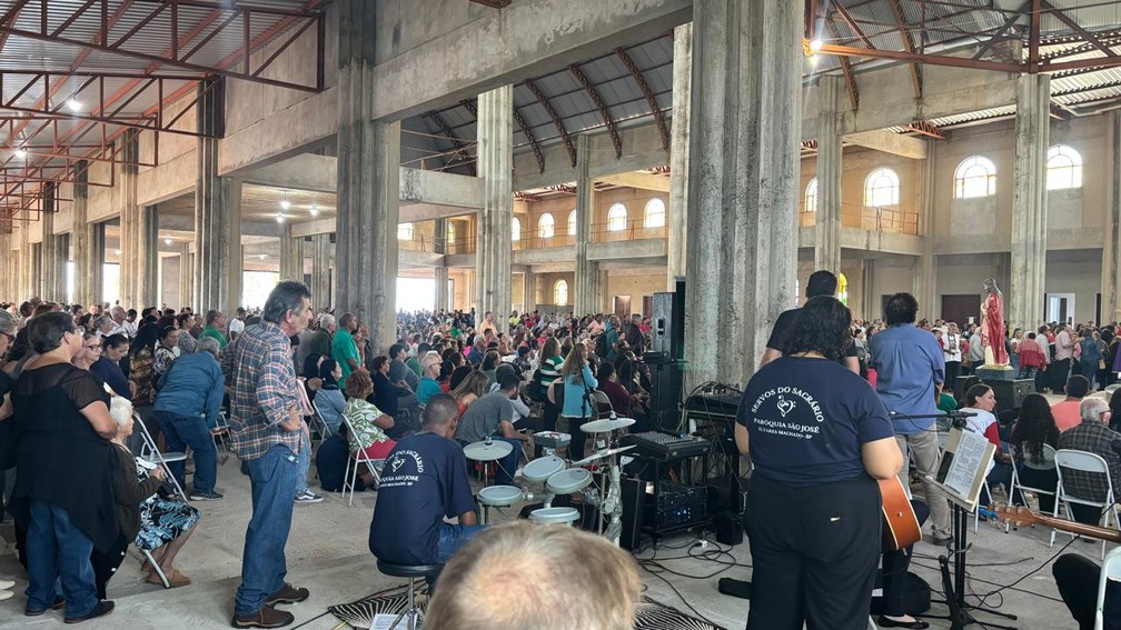 Santo Expedito (SP) recebe milhares de devotos para celebrar padroeiro das causas urgentes — Foto: Mariana Perussi/TV Fronteira