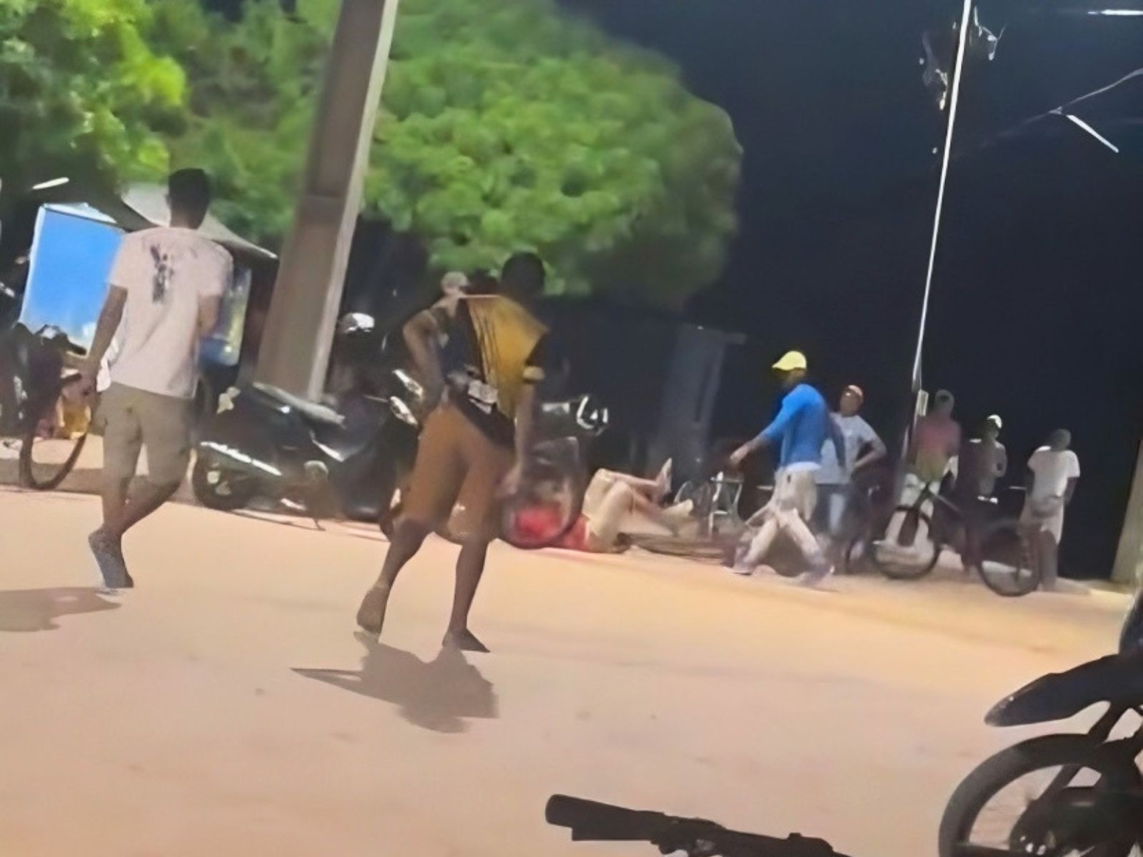 VÍDEO: Homem é esfaqueado durante discussão no interior do AC e fica em estado grave