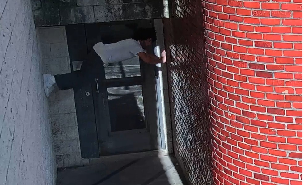Brasileiro 'escalou' parede para fugir da prisão nos EUA — Foto: Chester County District Attorney