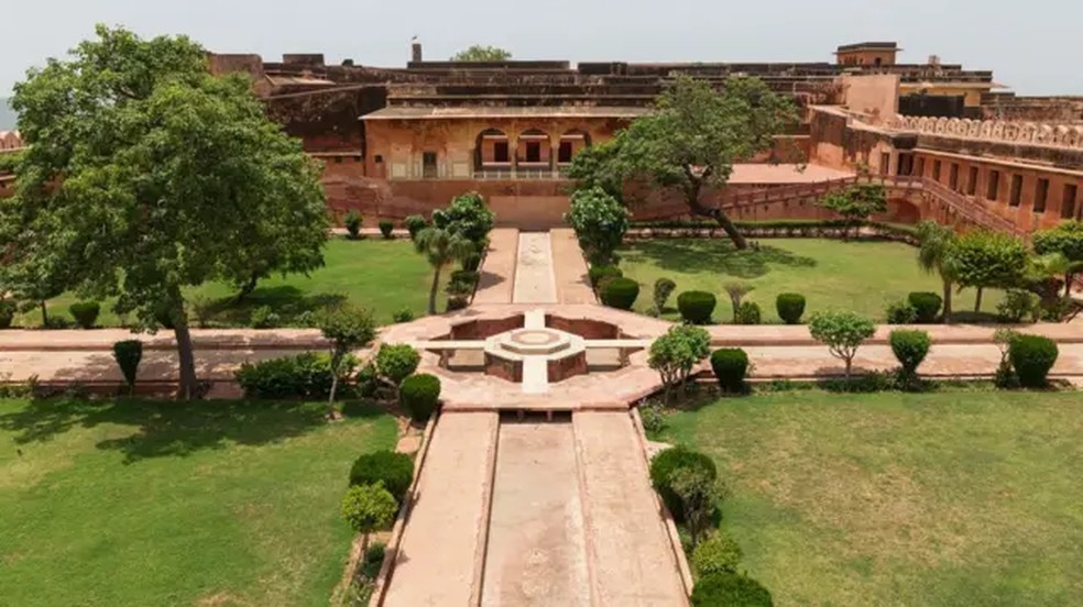 O jardim persa é conhecido como 'Chahar Bagh', que significa 'quatro jardins'. A imagem é de um exemplo na Índia. — Foto: Eric Lafforgue/Art in All of Us/Corbis via Getty Images
