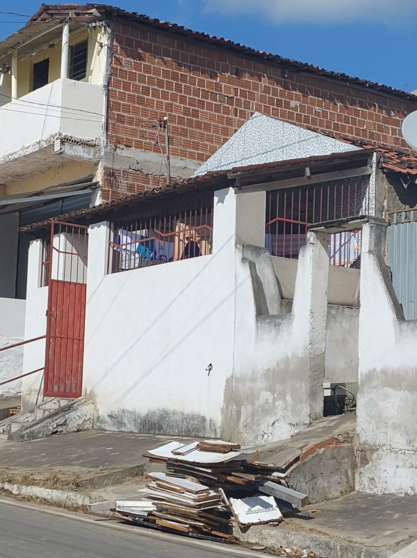 Casa onde crian&ccedil;a que morreu ap&oacute;s ser estuprada pelo pai morava com seus pais e um beb&ecirc; rec&eacute;m-nascido. &mdash; Foto: Pol&iacute;cia Civil