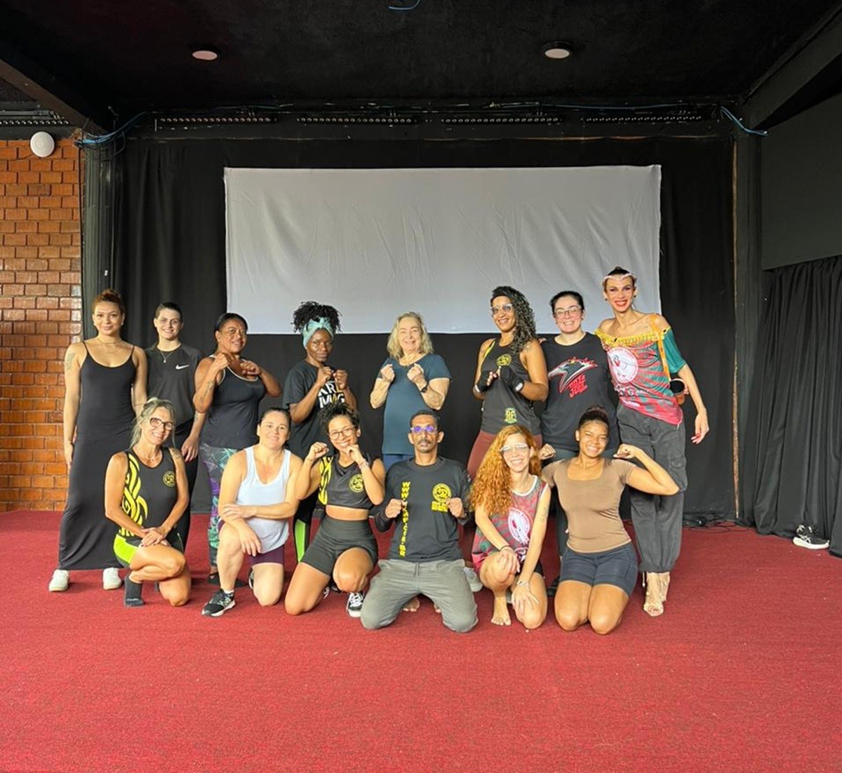 Evento em Teresópolis reuniu mulheres em aulão gratuito de defesa pessoal