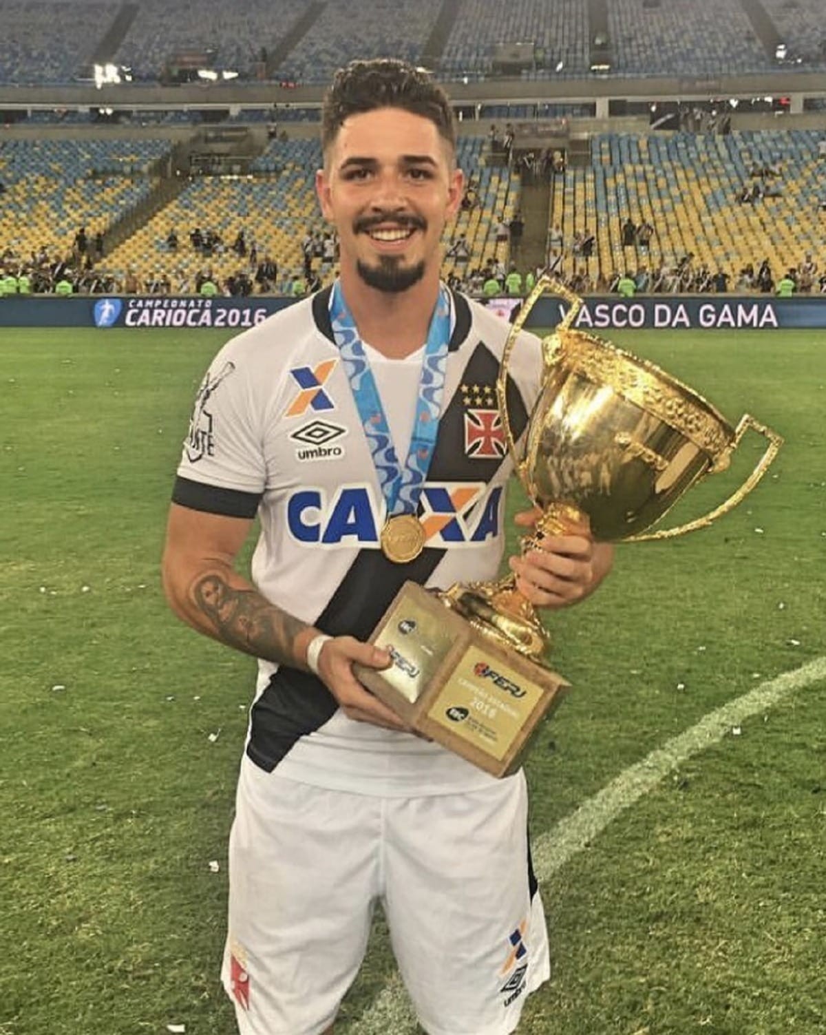 ex-jogador-do-vasco-morre-em-acidente-na-avenida-brasil-g1