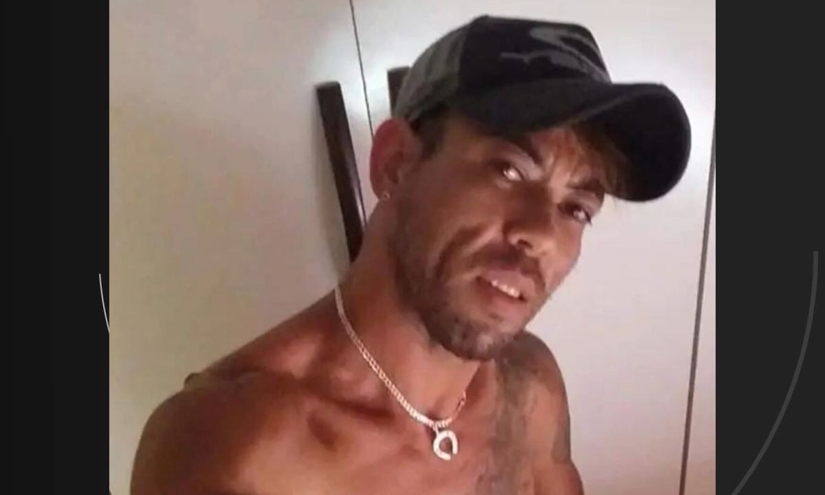 Motorista é morto a tiros dentro de caminhão da coleta de lixo e dois suspeitos são presas pelo crime na Bahia