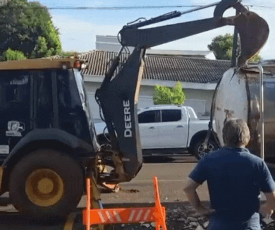 VÍDEO: PF apreende 6 toneladas de maconha escondidas em caminhão de leite 
