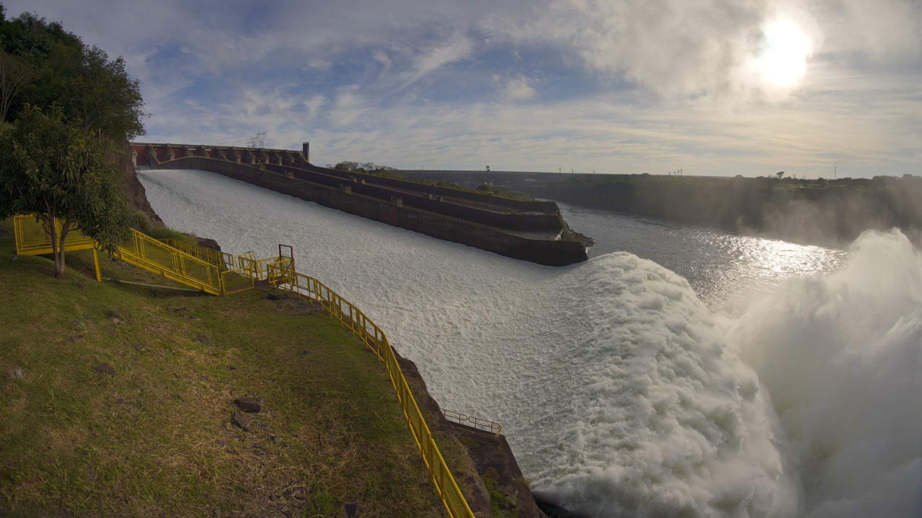 VÍDEO: Chuvas acima da média fazem vertedouro da Itaipu ser aberto pela primeira vez em quase dois anos