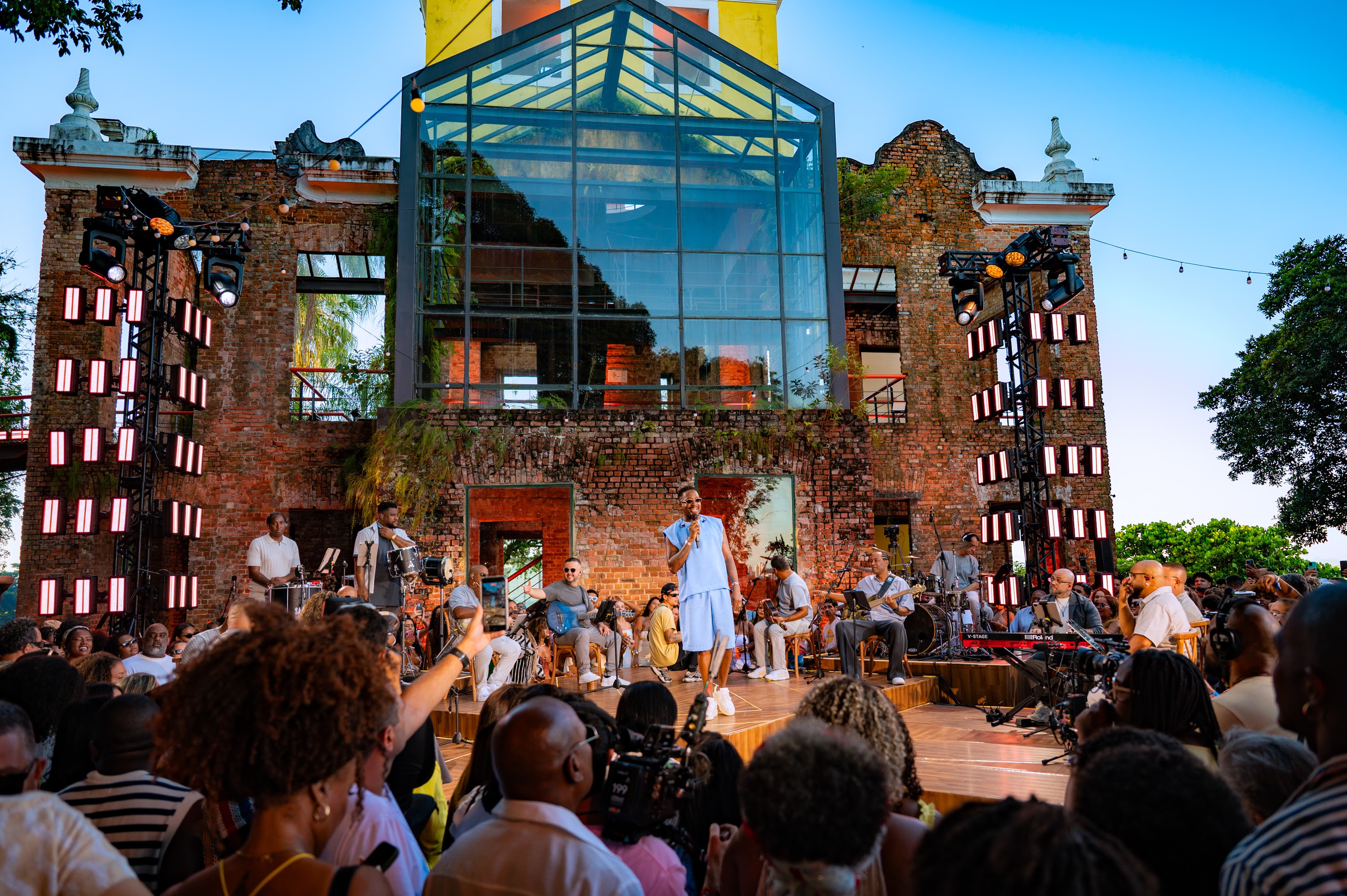 Mumuzinho registra show no Rio com roteiro que inclui sucessos de Agepê e Beth Carvalho entre pagodes inéditos