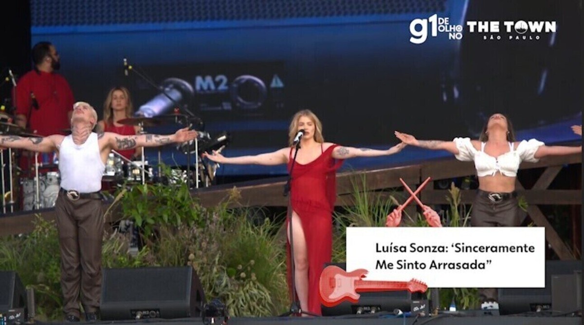 Luísa Sonza encontra fã clube vestido de vermelho e reflete sobre 2º turno