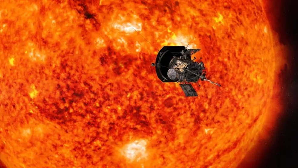Representação artística da sonda espacial Parker Solar Probe se aproximando do sol — Foto: Nasa via BBC