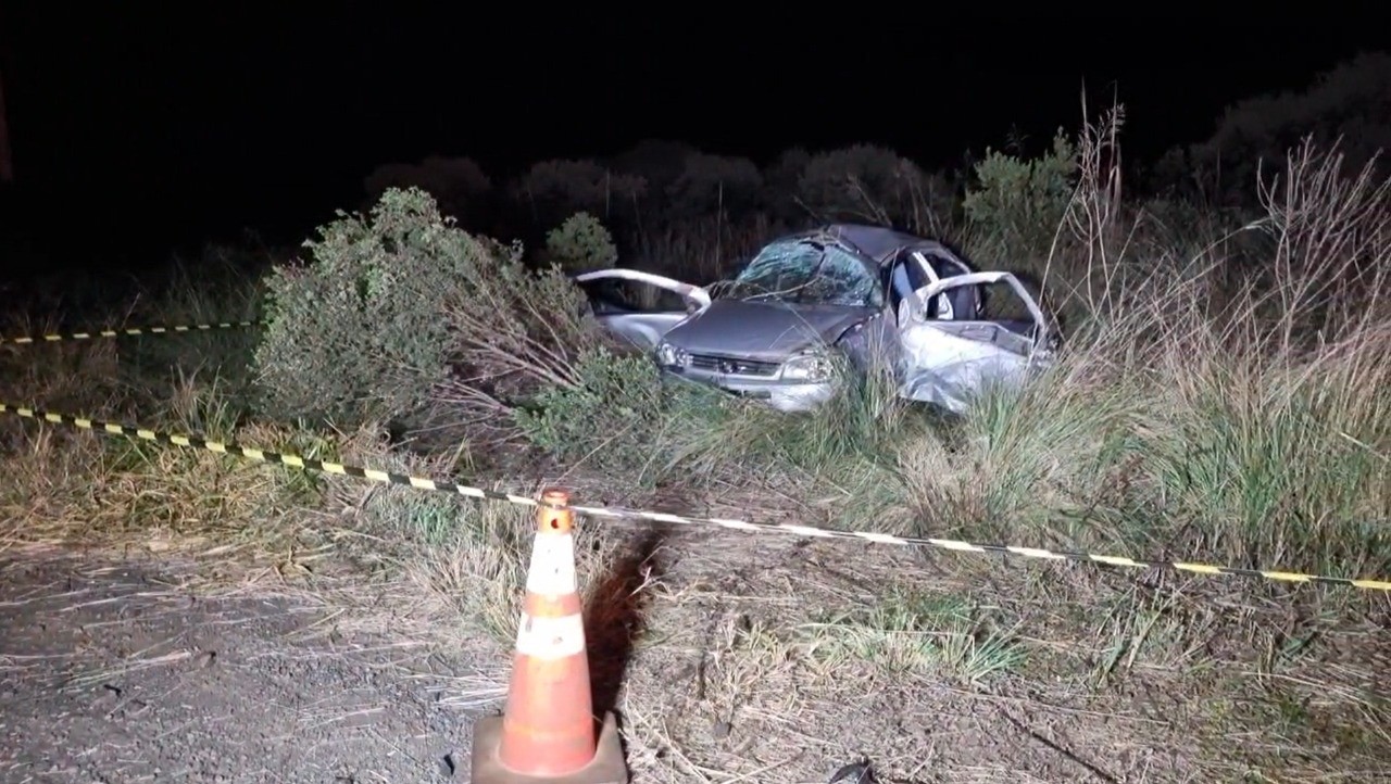Duas mulheres morrem e criança fica gravemente ferida após carro capotar em Guarapuava