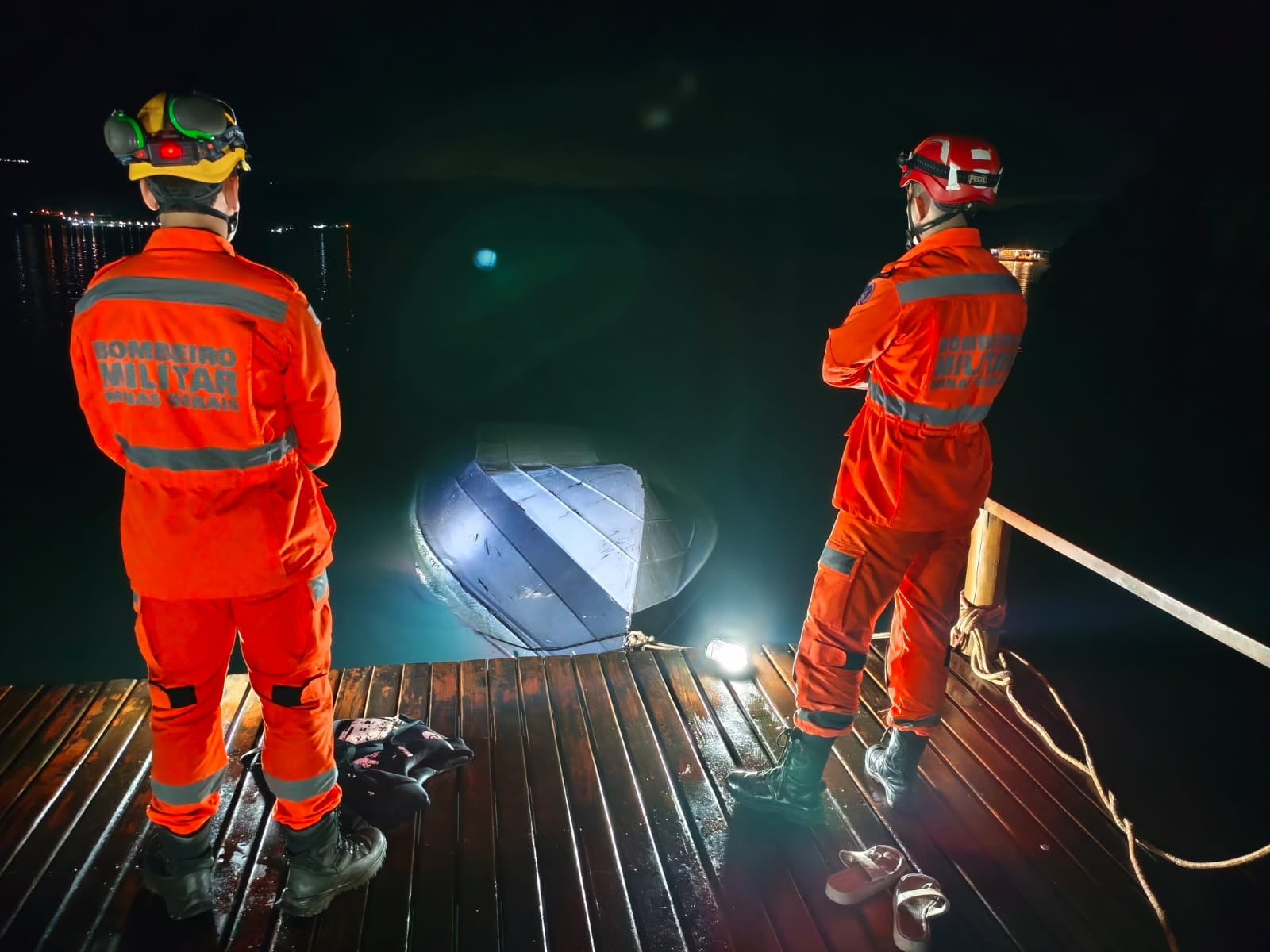 Condutor de lancha que bateu em píer no Rio Grande não tinha habilitação; entenda as regras para conduzir embarcações