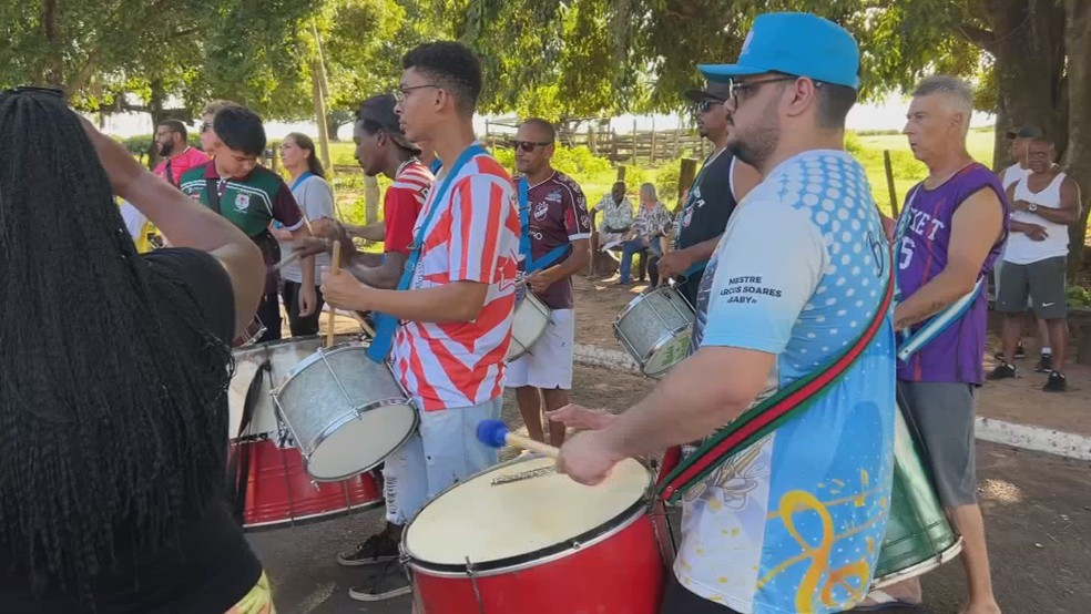 3 de 5
Escola de samba Estrela do Samba de Tibiri&ccedil;&aacute; &mdash; Foto: Reprodu&ccedil;&atilde;o/TV TEM