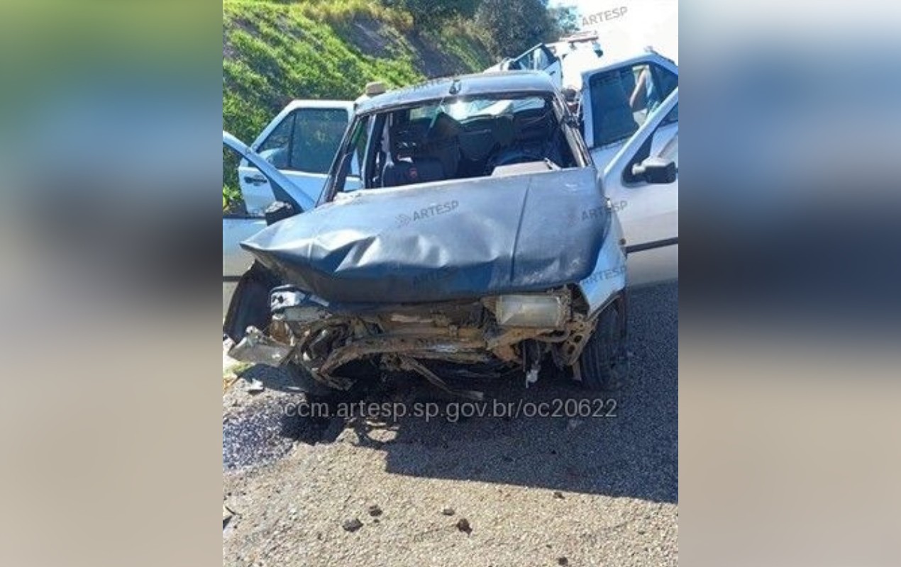 Batida entre carros deixa um morto e quatro feridos em rodovia de Porangaba