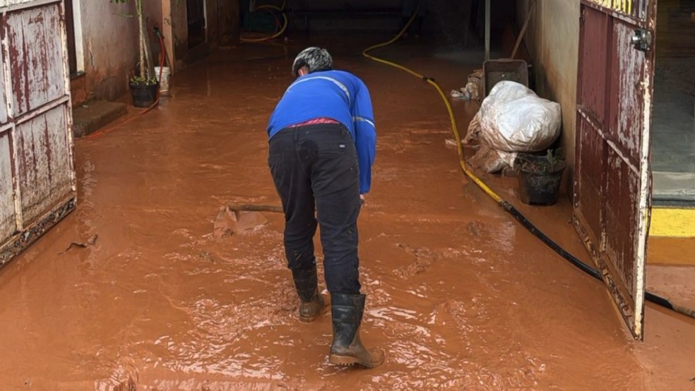 Equipes da Prefeitura de Irupi realizaram limpeza após fortes chuvas no Espírito Santo — Foto: Reprodução/ Redes Sociais