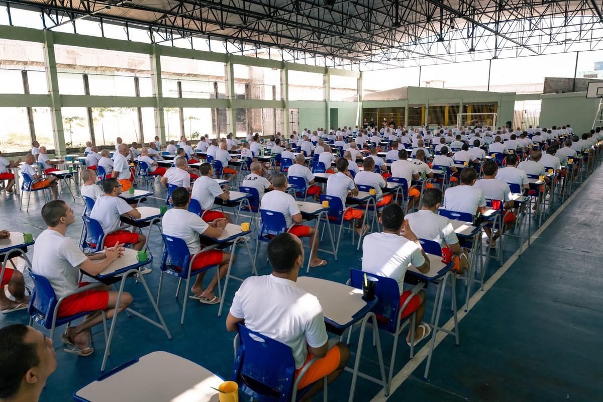 Mais de 13 mil presos fazem provas para obter certificados dos ensinos Fundamental e Médio no Ceará