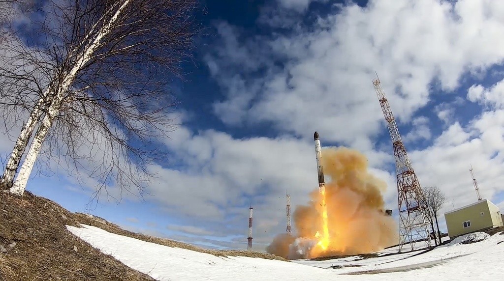 Rússia testa míssil balístico intercontinental que atinge 35.000 km e diz que vai lançá-lo até o fim do ano