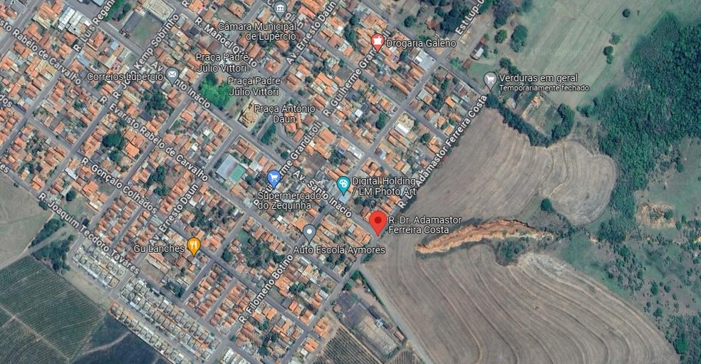 Buraco teria avançado após chuvas em Lupércio (SP) — Foto: Google Street View/Reprodução