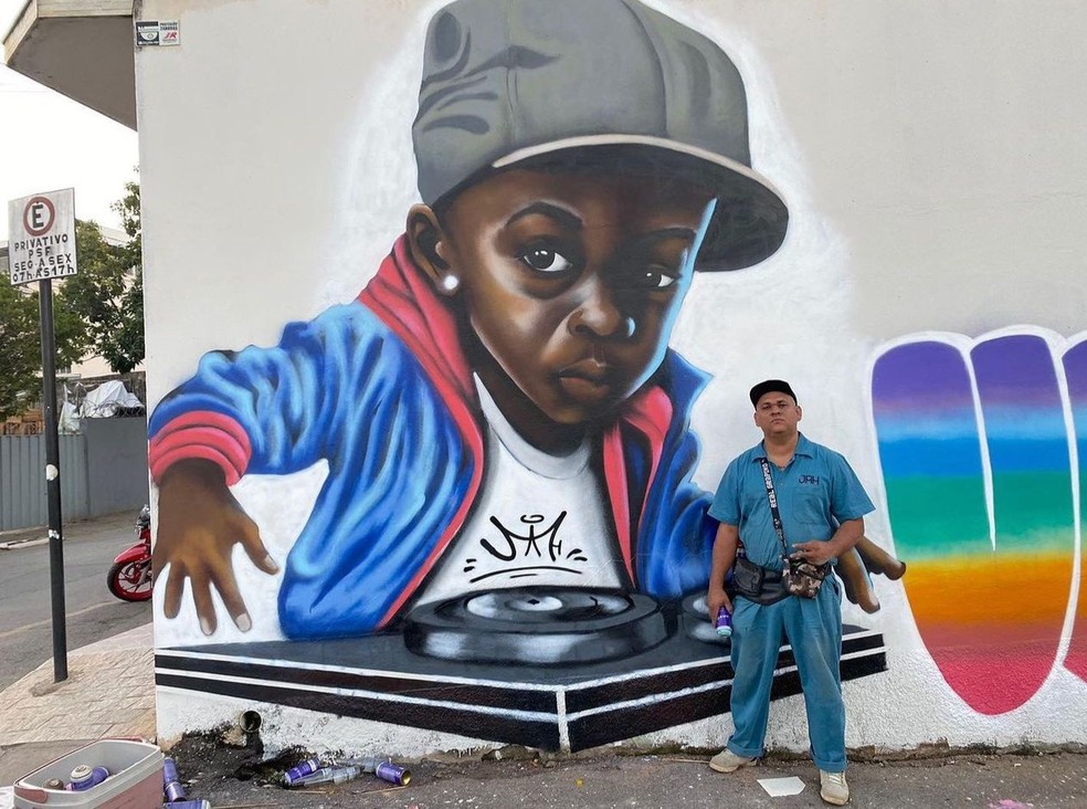 Obra feita em um muro em Nova Serrana — Foto: Jah/Divulgação