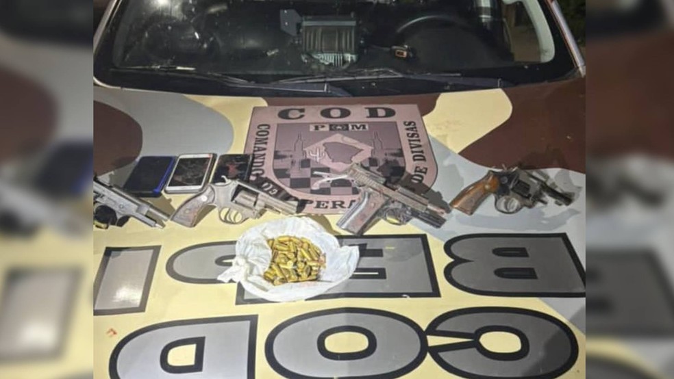 Armas apreendidas com criminosos após ataque de facção no Ceará. — Foto: Reprodução