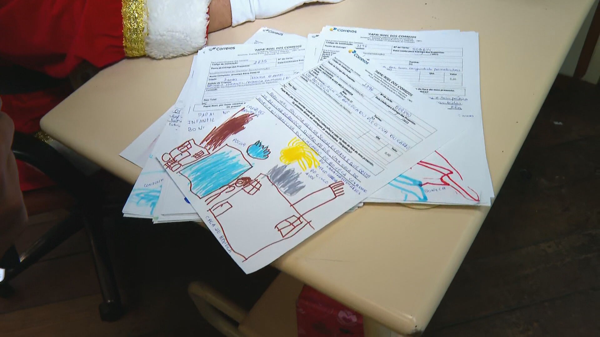 Correios lançam no dia 8 campanha de adoção de cartinhas de Natal