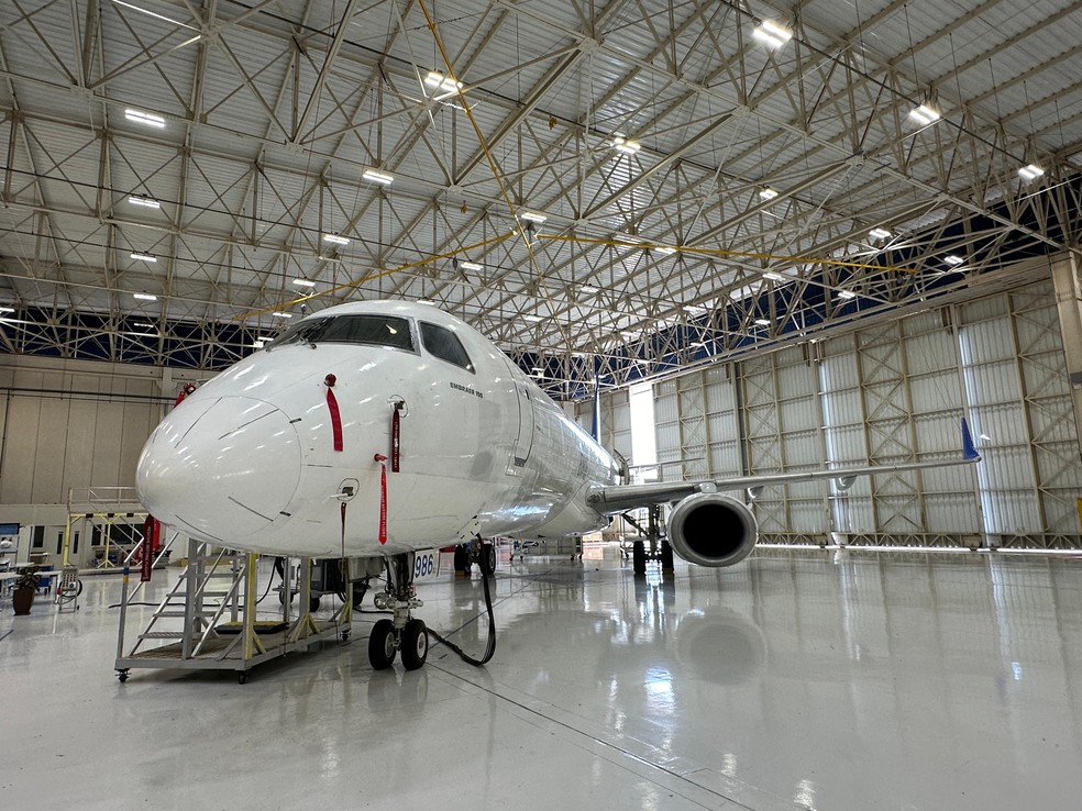 Embraer aposta em conversão de aviões comuns em cargueiros para crescer no mercado aéreo de cargas. — Foto: André Luís Rosa/TV Vanguarda