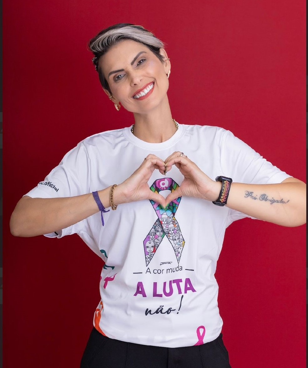 Janaína Santana descobriu um nódulo no seio a partir de um autoexame. — Foto: Assessoria