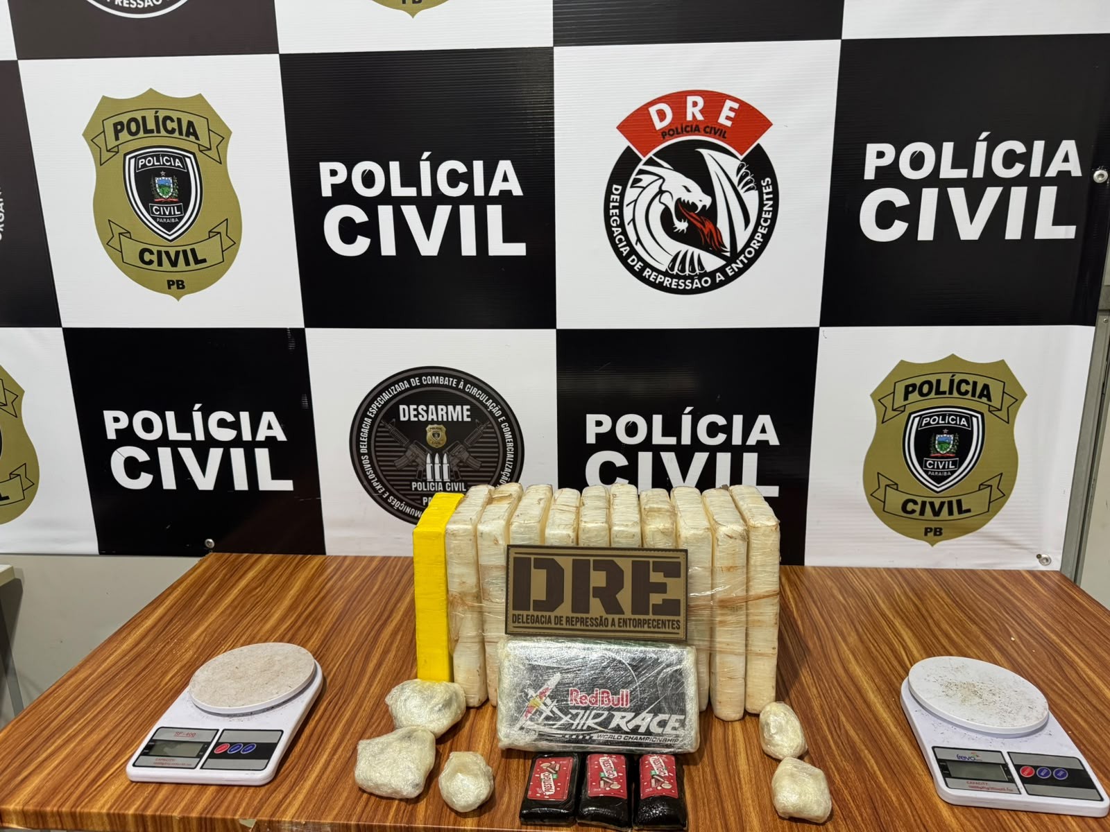 Homem é preso com cocaína e outras drogas durante operação da Polícia Civil em Campina Grande, na PB