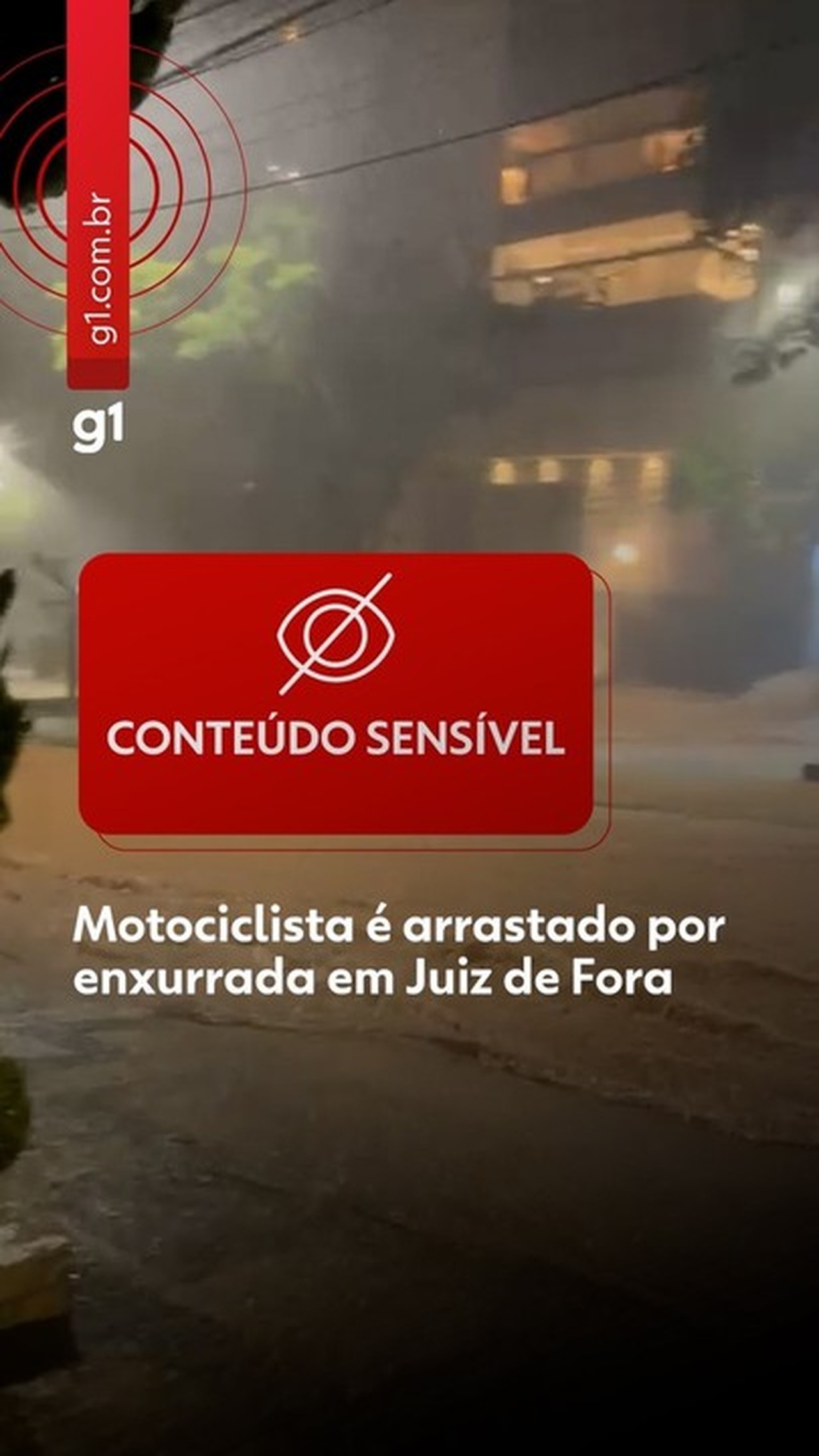 Motociclista é arrastado por enxurrada em Juiz de Fora; assista